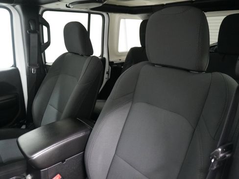 Used 2018 Jeep Wrangler Unlimited Sport S image 12