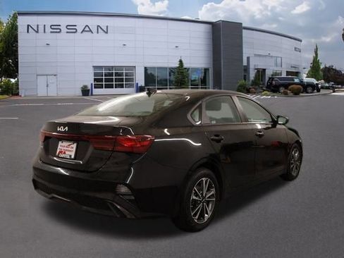 Used 2024 Kia Forte LXS image 3