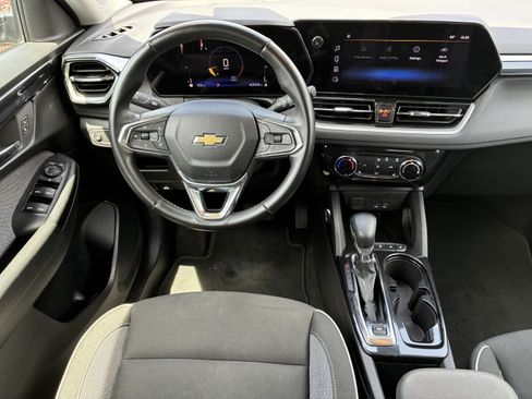 Used 2024 Chevrolet TrailBlazer LT w/ LT Cold Weather Package FWD image 19