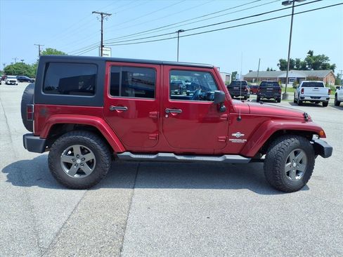 Used 2012 Jeep Wrangler Unlimited Sport AWD/4WD image 3