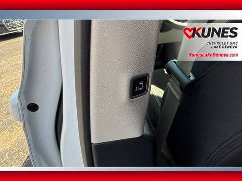 Used 2023 Chrysler Voyager LX FWD image 16