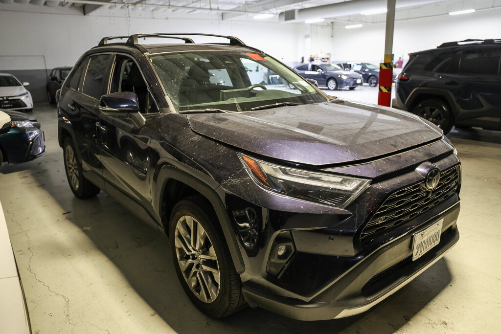Used 2022 Toyota RAV4 Limited FWD image 2