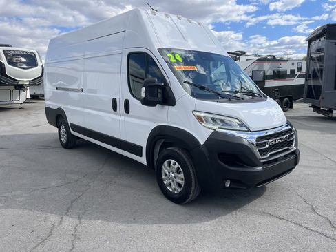 Used 2024 RAM ProMaster 3500 w/ Quick Order Package 22G SLT FWD image 3