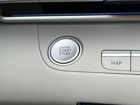 Certified 2023 Hyundai Elantra Limited FWD image 31