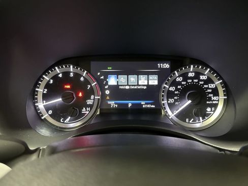 Used 2023 Toyota Highlander LE FWD image 12