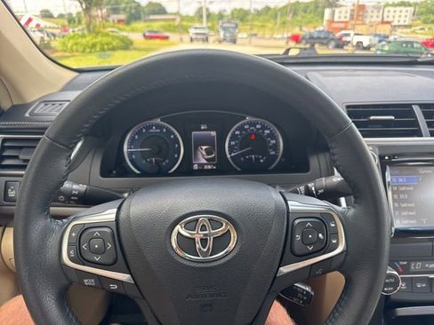 Used 2017 Toyota Camry XLE w/ Moonroof Package FWD image 19