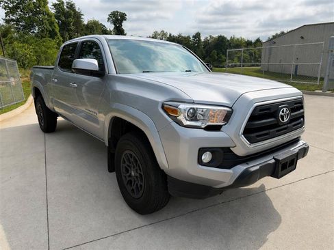 Used 2017 Toyota Tacoma SR5 w/ Tow Package AWD/4WD image 10