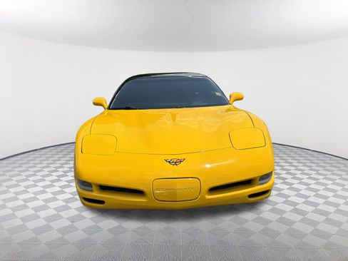 Used 2000 Chevrolet Corvette Coupe w/ Roof Pkg RWD image 2