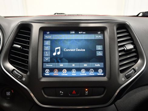 Used 2021 Jeep Cherokee Trailhawk AWD/4WD image 12