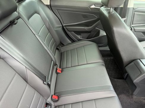 Used 2023 Volkswagen Jetta SE FWD image 17