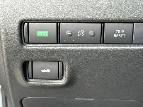 Used 2025 Nissan Sentra SV FWD image 24