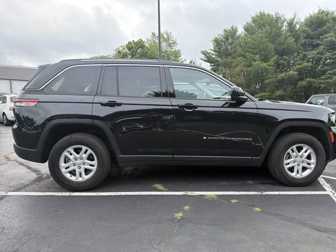 Certified 2023 Jeep Grand Cherokee Laredo w/ Luxury Tech Group I AWD/4WD image 9