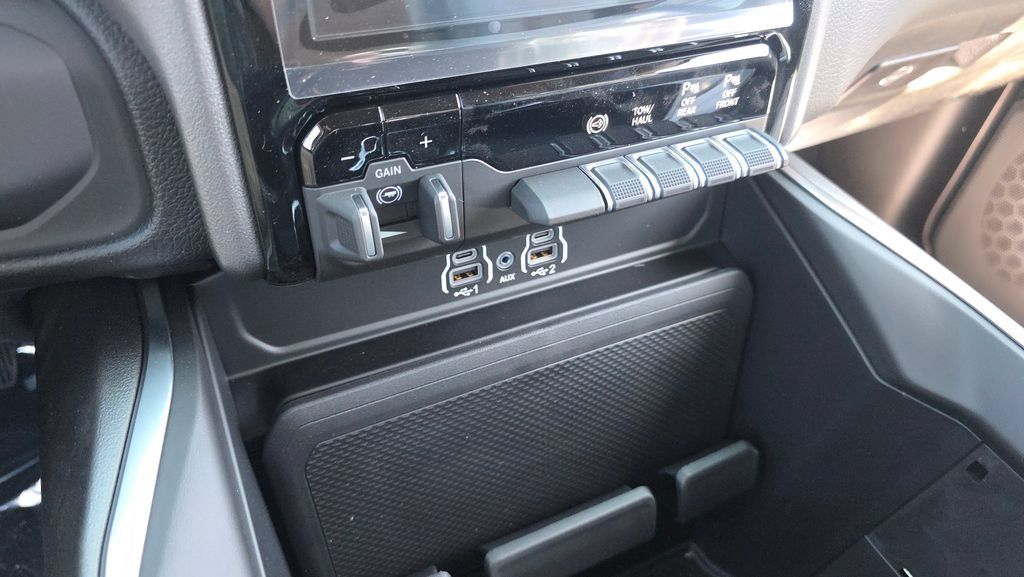 New 2026 RAM 3500 Big Horn AWD/4WD image 39