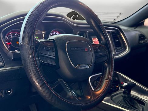 Used 2016 Dodge Challenger SXT RWD image 12