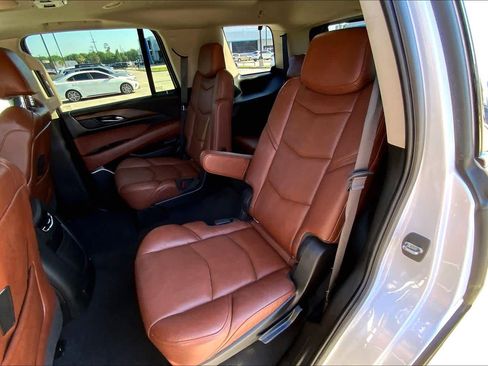 Used 2019 Cadillac Escalade Premium Luxury RWD image 21