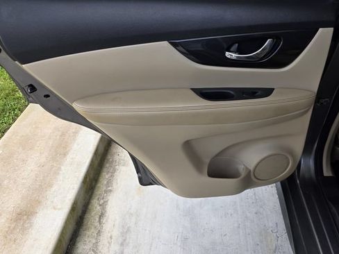 Used 2017 Nissan Rogue S FWD image 25