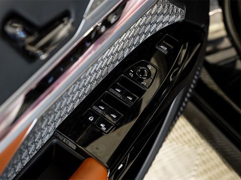 Used 2023 BMW 760i xDrive w/ Executive Package image 45