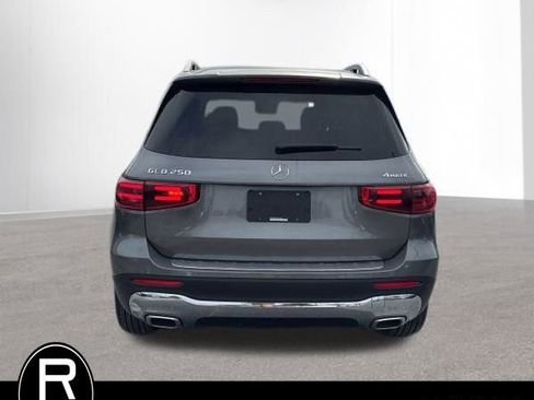 Used 2025 Mercedes-Benz GLB 250 4MATIC image 3