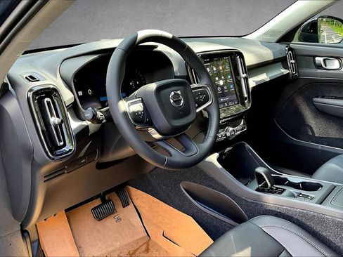 New 2026 Volvo XC40 B5 Core w/ Protection Package Premier AWD/4WD image 7