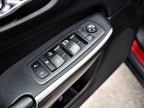 Used 2020 Jeep Cherokee Latitude Plus FWD image 23