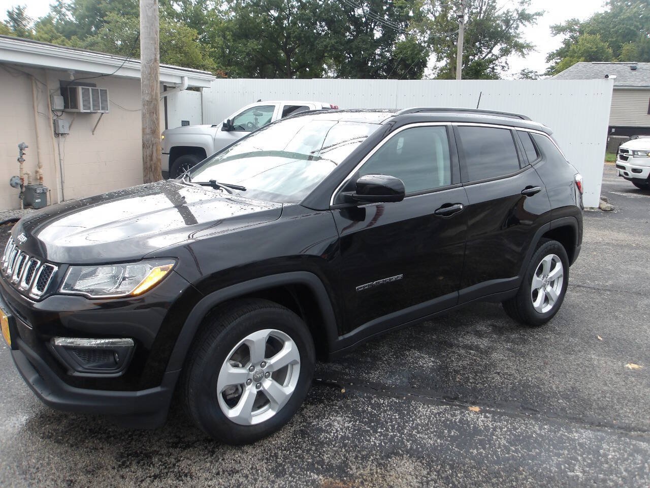 Used 2021 Jeep Compass Latitude w/ Driver Assistance Group AWD/4WD image 3