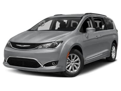Used 2018 Chrysler Pacifica Limited w/ Advanced Safetytec Group