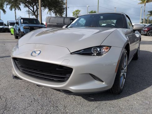 Used 2023 MAZDA MX-5 Miata Grand Touring RWD image 9