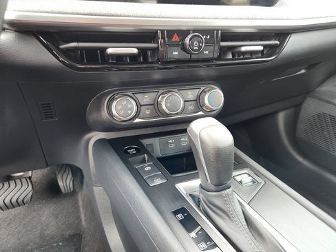 Certified 2025 Nissan Kicks SV FWD image 15