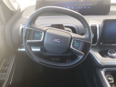 Used 2025 Ford Expedition Platinum image 11