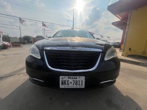 Used 2013 Chrysler 200 Touring image 2