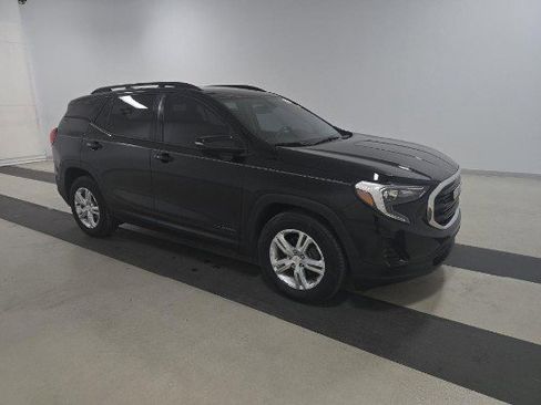 Used 2018 GMC Terrain SLE w/ Driver Convenience Package image 2