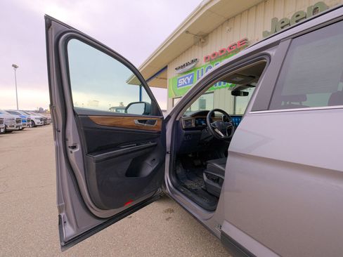 Used 2024 Volkswagen Atlas SE image 25