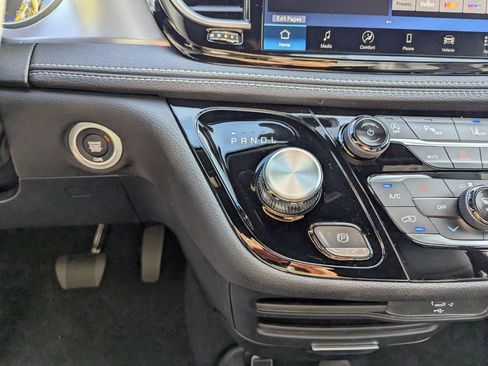 New 2026 Chrysler Pacifica Select w/ S Appearance Package FWD image 17