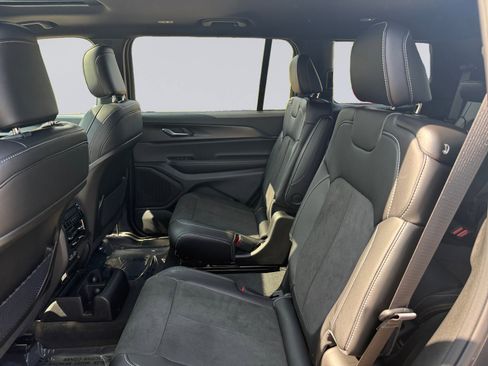New 2025 Jeep Grand Cherokee L Altitude image 13