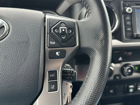 Used 2018 Toyota Tacoma SR5 image 28