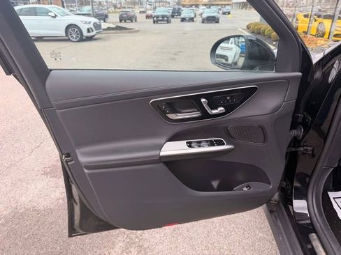 Used 2023 Mercedes-Benz GLC 300 4MATIC image 11