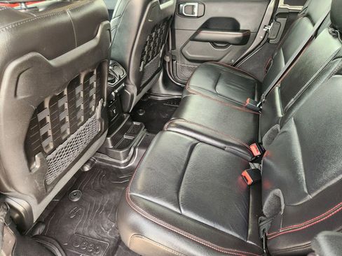 Used 2018 Jeep Wrangler Unlimited Rubicon w/ Dual Top Group image 31