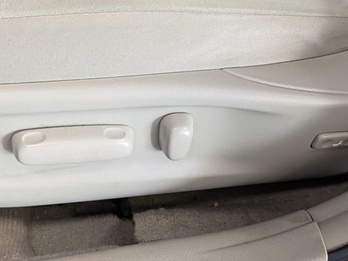 Used 2010 Toyota Camry LE image 8