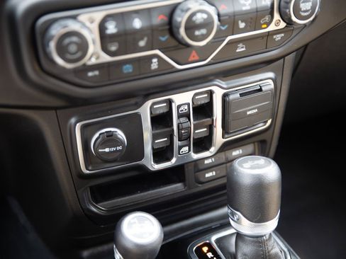 Used 2023 Jeep Wrangler Unlimited w/ Cold Weather Group AWD/4WD image 15
