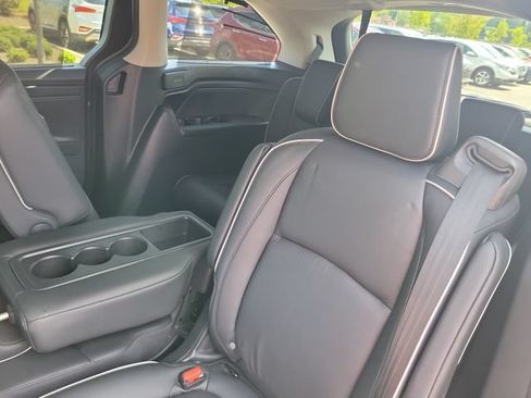Certified 2025 Honda Odyssey Touring image 12