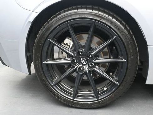 Used 2022 Toyota GR86 Premium RWD image 32