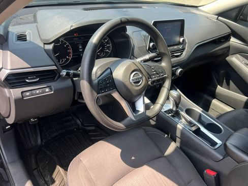 Used 2022 Nissan Altima 2.5 SV FWD image 14