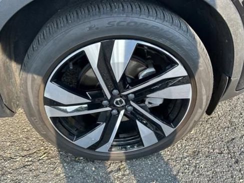 Used 2023 Volvo XC40 B5 Ultimate w/ Protection Package Premier AWD/4WD image 4