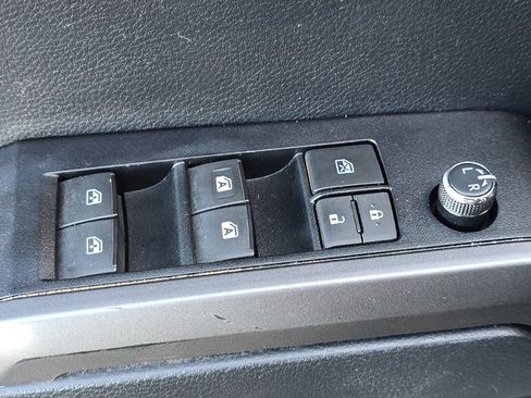 Used 2018 Toyota Tacoma TRD Off-Road image 11