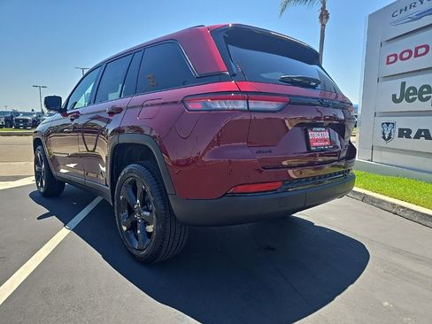 New 2025 Jeep Grand Cherokee Limited w/ Black Appearance Package image 18