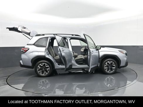 Used 2025 Subaru Forester Premium AWD/4WD image 29