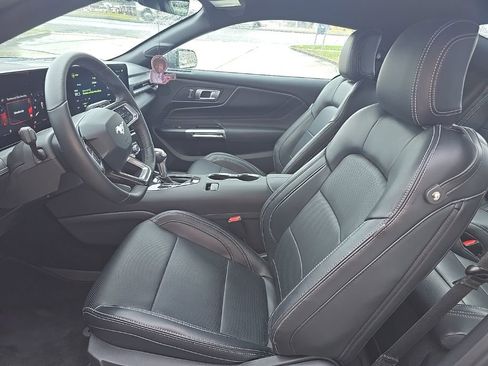 Used 2025 Ford Mustang Premium image 7