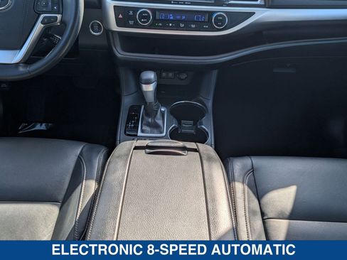 Used 2017 Toyota Highlander XLE image 19