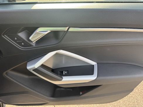 Used 2025 Audi Q3 2.0T Premium image 29