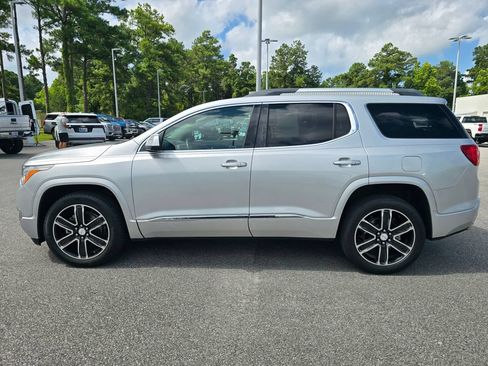 Used 2017 GMC Acadia Denali w/ Technology Package FWD image 2